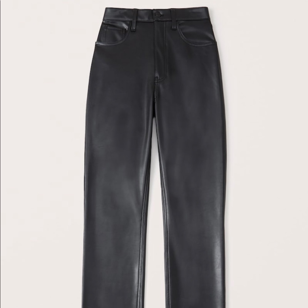 ABERCROMBIE 90S VEGAN LEATHER STRAIGHT PANTS